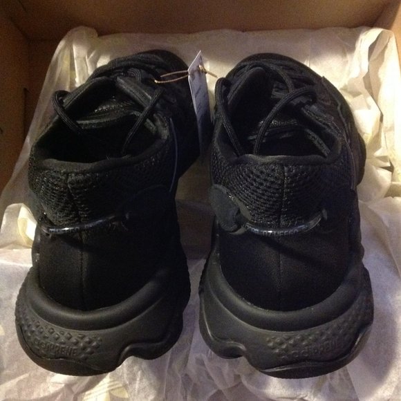 Adidas Men's Ozweego Black Sneakers - 11.5 - New in Box - Picture 8 of 12